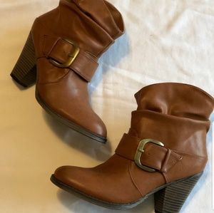 Size 7 Brown Shrug Boots